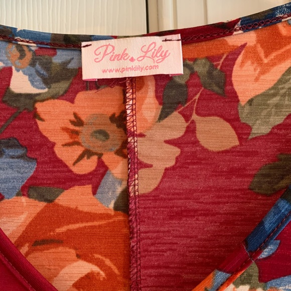 Pink Lily floral top - Picture 2 of 4